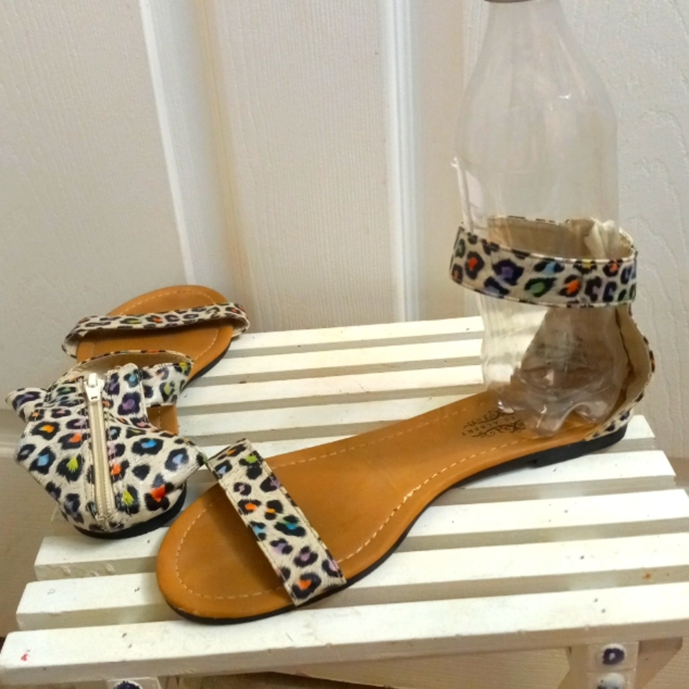 Charles Albert 8 Strap Sandals Colored Leopard Print Flats Zips Up Versa